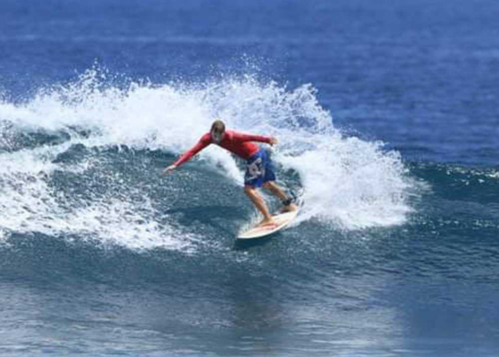 moniteur de surf de l'école de surf bali ocean surf legian seminyak