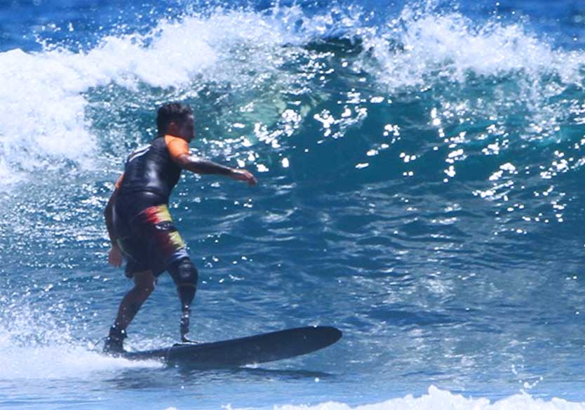 surf instructor at bali ocean surf at seminyak handi surf