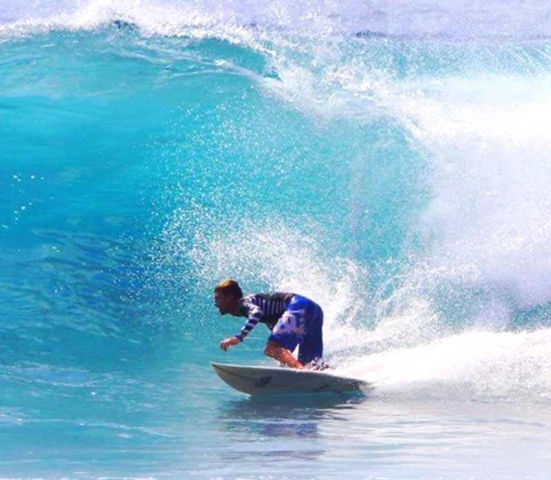 Moniteur de surf à Bali ocean surf